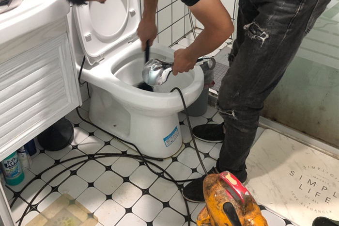 吊罗山乡马桶堵塞自己疏通还是找师傅？专业上门服务让你省时更省心